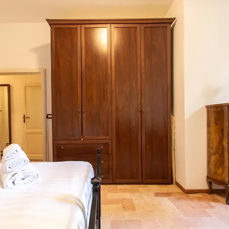 Hostly Il Pozzo Antico Etruscan アパート *