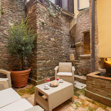 Apartment Hostly Il Pozzo Antico Etruscan Perugia